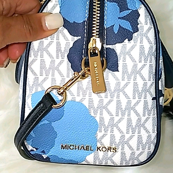 MICHAEL KORS~NEW~3 SHADES OF BLUE~ SPEEDY SIZE~SUPER CUTE HANDBAG - Picture 5 of 16